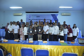 Pelatihan Penguji OSCE di Fakultas Farmasi UHT: Upaya Tingkatkan Kompetensi Apoteker Nasional