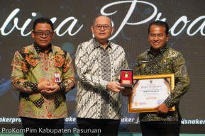 Pj. Bupati Pasuruan Terima Apresiasi Produktivitas Siddhakarya 2024 dari Gubernur Jawa Timur