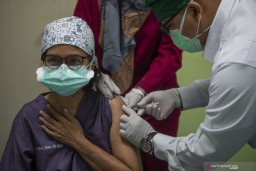 Vaksin Covid-19 untuk Lansia Sudah Teruji