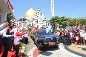 Gubernur Khofifah Salurkan Tali Asih untuk Keluarga Pahlawan dan Perintis Kemerdekaan