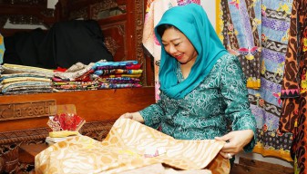 Tinjau Lapang PKK Kelurahan Wiroborang, Dewi Maharani Tekankan Evaluasi Administrasi