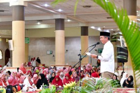 Pj Gubernur Jabar Bey Machmudin Hadiri Tablig Akbar Peringatan Maulid Nabi Muhammad SAW 1446 H di Bandung