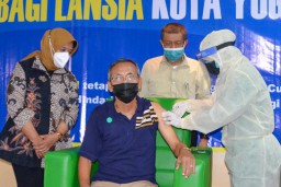 45 Ribu Lansia di Yogya Daftar Vaksinasi Corona