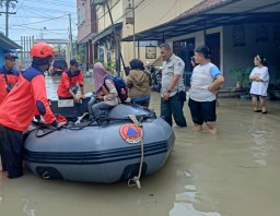 Banjir Melanda Gresik, BPBD Jatim Gerak Cepat Evakuasi Warga