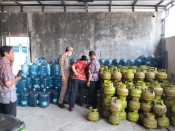 Pemkot Surabaya Pastikan Stok LPG 3 Kg Aman, Masyarakat Diimbau Tidak Panic Buying