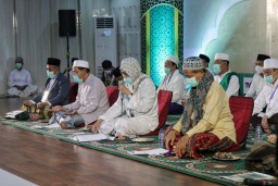 Jutaan Umat Islam Beristighosah Online Usir Corona
