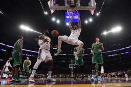Tim LA Lakers Bebas Corona