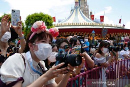 Disneyland  California Tunda Pembukaan
