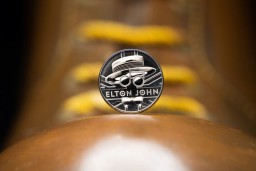 Royal Mint Buatkan Koin Khusus untuk Elton John