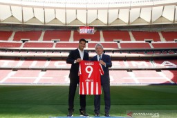 Luis Suarez Resmi Berseragam Atletico Madrid