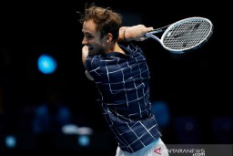 Kalahkan Djokovic, Medvedev Lolos ke Semifinal ATP Finals 2020