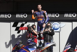 Miguel Oliviera Tutup MotoGP 2020 dengan Juara di Kandang