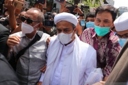 Breaking News: Habib Rizieq Tiba di Polda Metro Jaya
