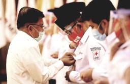 Jusuf Kalla Lantik Dewan Kehormatan dan Pengurus PMI Provinsi Jatim