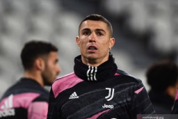 Ronaldo Dukung CR-7 Bermain hingga 40 Tahun