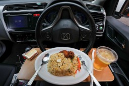 Restoran di Malaysia Sediakan Layanan Drive In