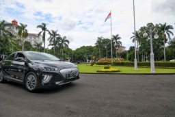 Mobil Listrik Mulai Digunakan Wagub Jabar Januari