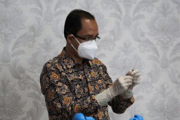 Jubir Vaksinasi: Vaksin kepada Nakes Masih Sesuai Target