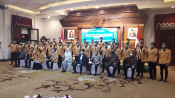Gubernur Khofifah Saksikan Pelantikan IPM Jatim
