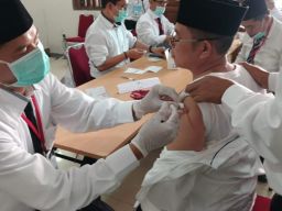 Kemenkes Gelar Vaksinasi Meningitis Gratis bagi 500 Petugas Haji