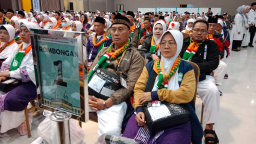 Jelang Pemberangkatan, Jemaah Haji Jatim Bersiap Masuki Asrama Haji Surabaya