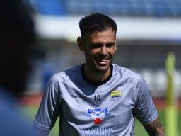 Dari Tribun Penonton, Tyronne Del Pino Merasakan Ketegangan Tak Biasa Saat PERSIB Tumbangkan Bali United