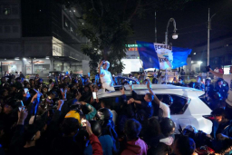 Persib Juara Lagi, Jawa Barat Bergemuruh: Gubernur Dedi Imbau Bobotoh Rayakan dengan Tertib
