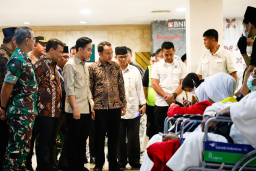 Wapres Gibran dan Gubernur Jateng Lepas 360 Jemaah Haji Kloter 73 Embarkasi Solo