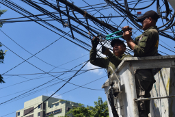 Pemkot Surabaya Tertibkan Puluhan Kabel Utilitas Tak Berizin di Lima Titik