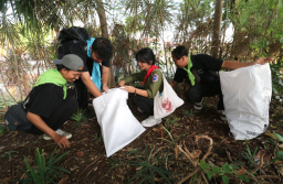 Peringati Hari Bumi, Pemkot Surabaya Bersihkan Sungai Kalimas dan Dorong Kesadaran Warga