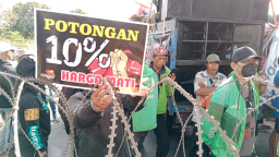 Massa Ojol Bubarkan Diri Usai Pemprov Jatim Keluarkan Rekomendasi Sanksi untuk Aplikator