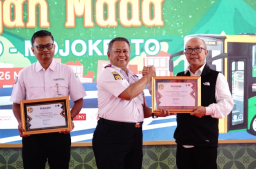 Dukung Layanan Non Tunai di Trans Jatim, Bank Jatim Raih Apresiasi Dari Pemprov