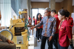 Dorong Gaya Hidup Sehat, Jateng Ajak Industri Farmasi Kembangkan Obat Herbal