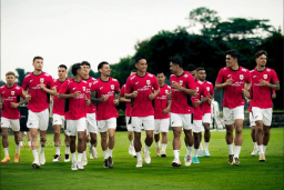 "Misi Garuda di GBK: Ancaman Kluivert, Harga Diri Bangsa, dan Jalan Terjal ke Piala Dunia 2026"