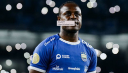 "Pamitan Sang Tembok Biru: Victor Igbonefo Akhiri Era Emas Bersama PERSIB"