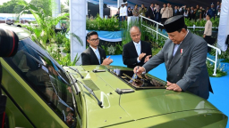 Presiden Prabowo Resmikan Kendaraan Listrik Taktis MV3-EV “Pandu” Buatan PT Pindad