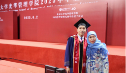 Khofifah Saksikan Langkah Besar Sang Putra di Peking University