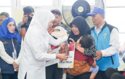 Gubernur Jatim Salurkan Bantuan Sosial Rp5,69 Miliar di Jombang