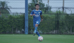 Menemukan Rumah di Lini Belakang: Perjalanan Posisi Alfeandra Dewangga Bersama PERSIB