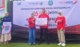 Dukung Pertumbuhan Ekonomi Situbondo, Bank Jatim Serahkan CSR 455 Unit Tenda Portabel untuk UMKM