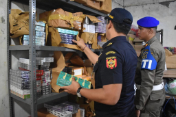 Operasi Gabungan Satpol PP dan Bea Cukai Sita Setengah Juta Batang Rokok Ilegal di Surabaya