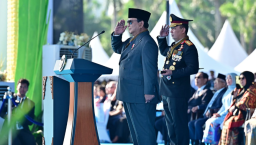 Prabowo Pimpin Upacara Hari Bhayangkara ke-79 di Monas, Gaungkan Apresiasi untuk Polri