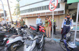 Parkir Tepi Jalan, Biang Kemacetan yang Harus Ditata Ulang