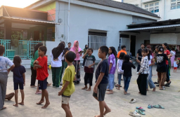 Bikin Lupa Gadget! KKNT 113 Kelurahan Simomulyo Hadirkan Dolanan Tradisional yang Buat Anak Gembira