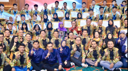 Khofifah Guyur Bonus ke Kontingen LKS Jatim, Bukan Sekadar Juara, Tapi Bukti SMK Bisa Hebat