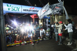 Merapi-Merbabu Tak Sekadar Didaki: Ratusan Pelari Taklukkan Jalur Ekstrem di Ketinggian Jawa Tengah