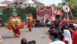 Warga RW 07 Purimas Gelar Jalan Sehat hingga Peresmian Balai RW di Momen HUT ke-80 RI