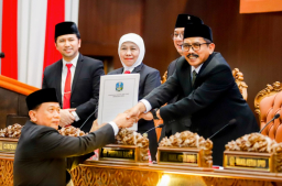 Jatim Sepakati KUA-PPAS P-APBD 2025, Khofifah Fokus Perkuat Program Prioritas dan Belanja Wajib