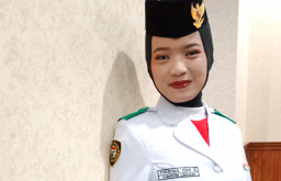 Trisnia Isni Susilowati: Anak Penjual Cilok yang Berdiri Tegak di Barisan Paskibraka