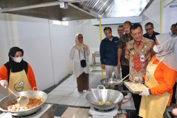 Zulhas Hentikan Sementara Dapur Program Makan Bergizi Gratis Bermasalah, Seluruh SPPG Dievaluasi Ketat